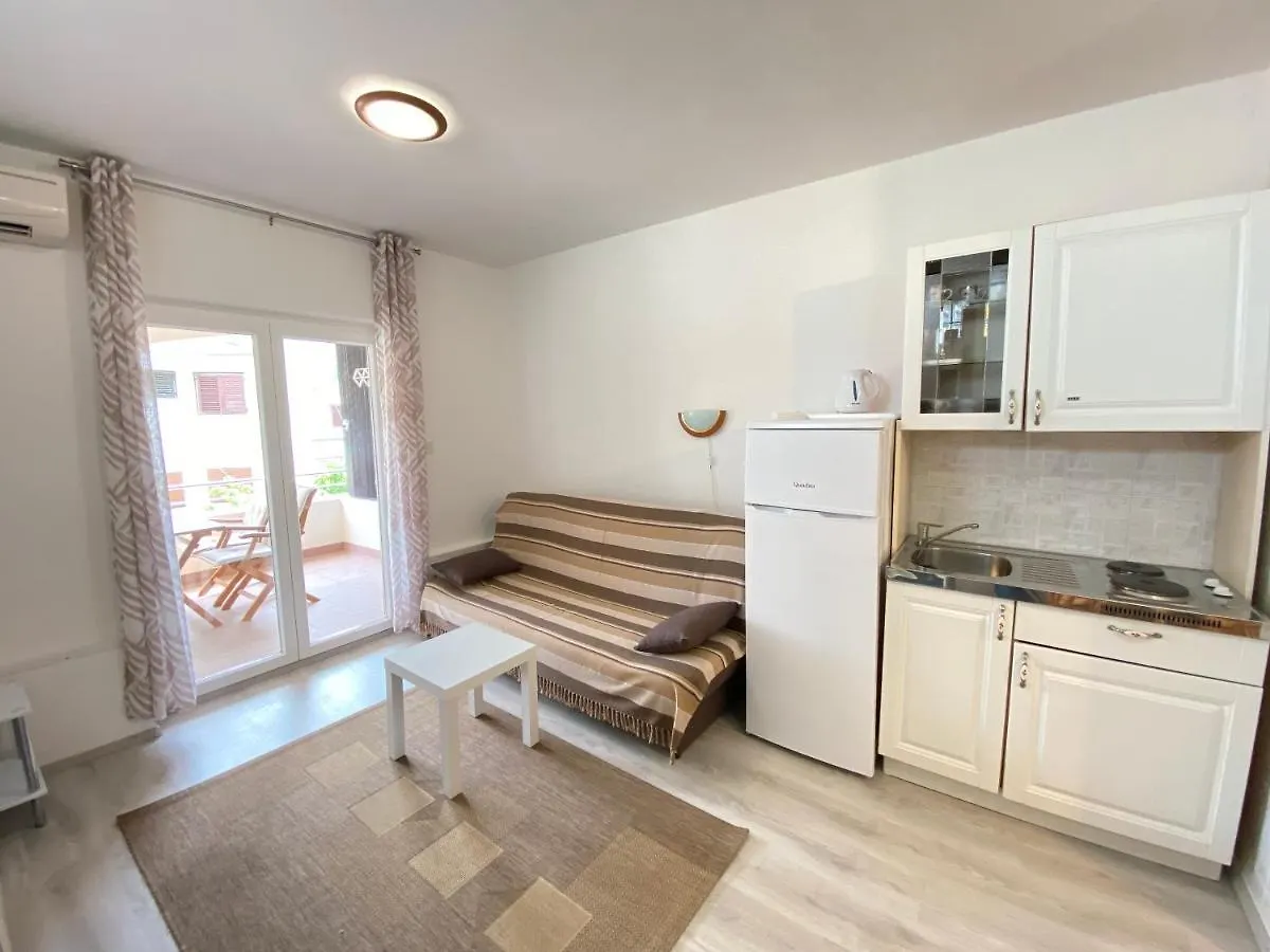 Vilma Kayser Apartment Baska  0*, Baska (Krk) Croatia
