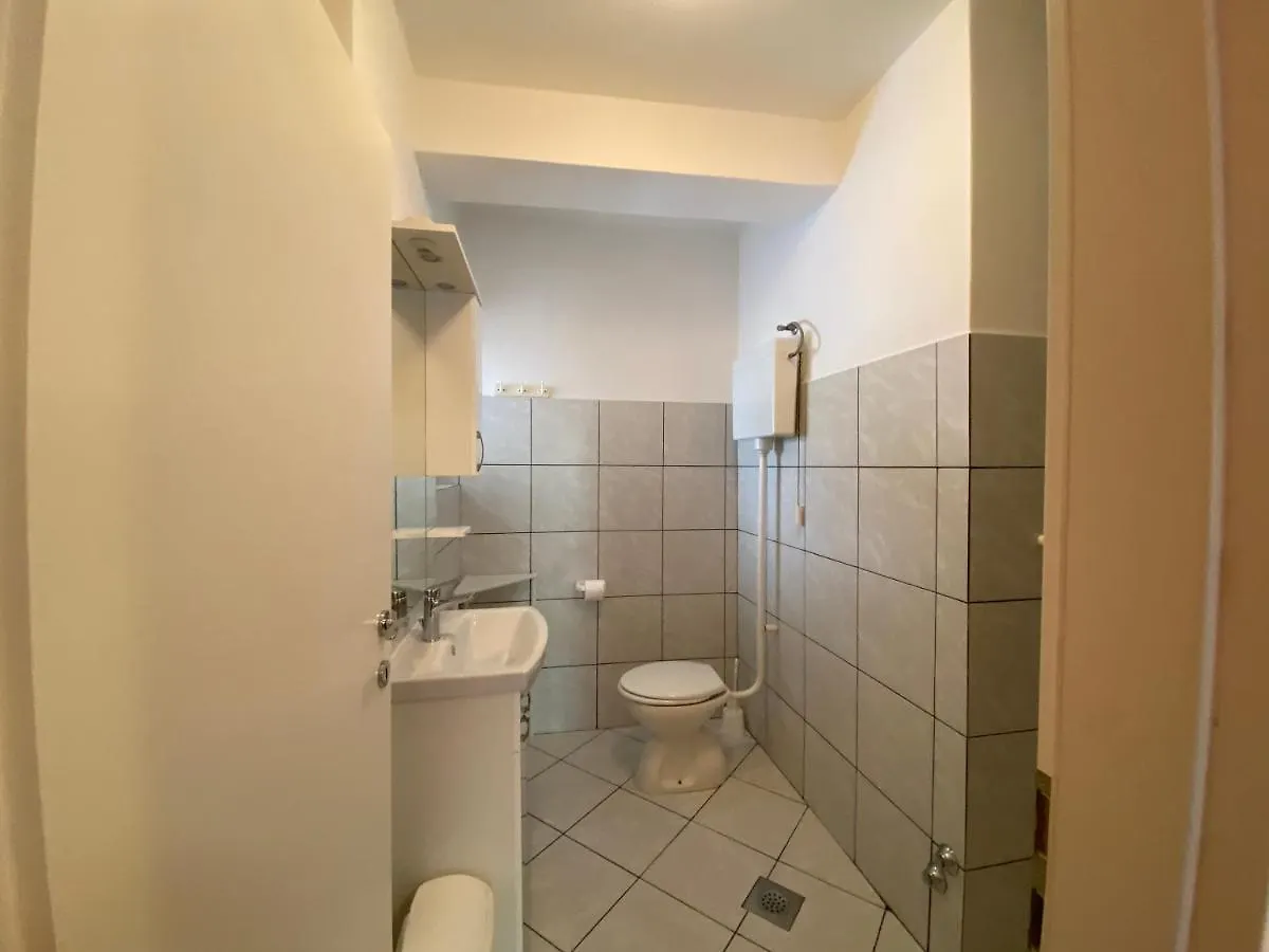 Vilma Kayser Apartment Baska
